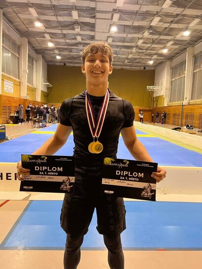 Úspech nášho študenta na turnaji GrappleXmass v brazílskom Jiu Jitsu