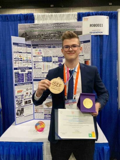 1. miesto - zlatú medaila International Science Engineering Fair v USA vyhral Michal Lajčiak z 3.F